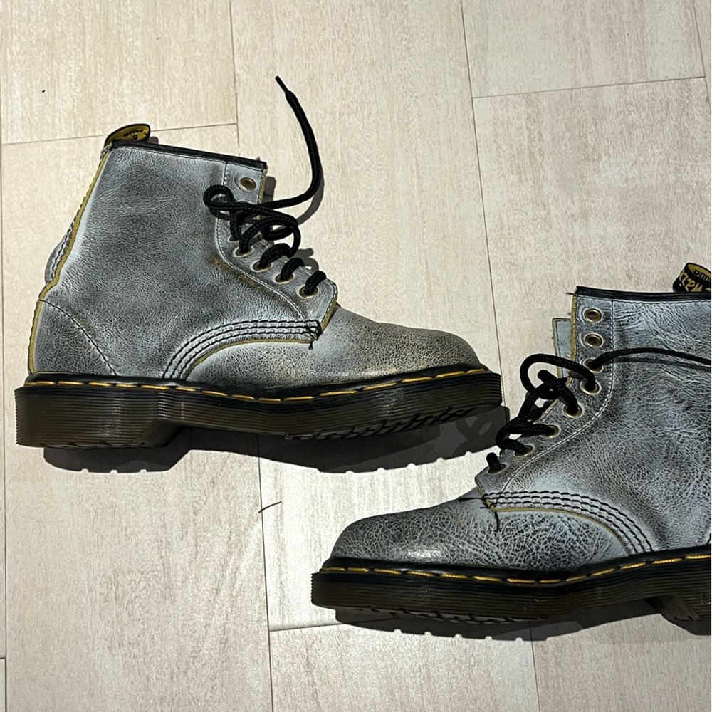 Dr. Martens in white slatter paint color, UK sz 4